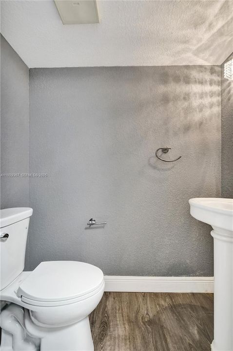 For Sale: $339,900 (2 beds, 2 baths, 1383 Square Feet)