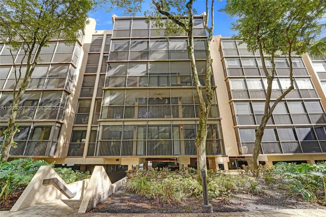 For Sale: $339,900 (2 beds, 2 baths, 1383 Square Feet)