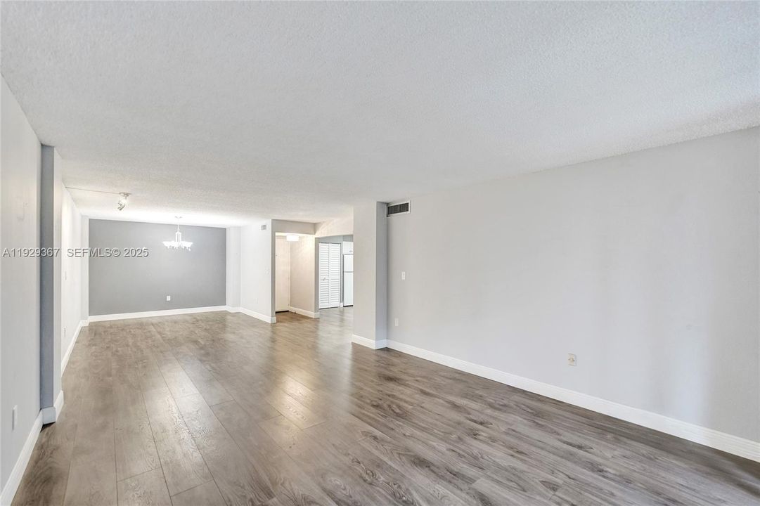 For Sale: $339,900 (2 beds, 2 baths, 1383 Square Feet)