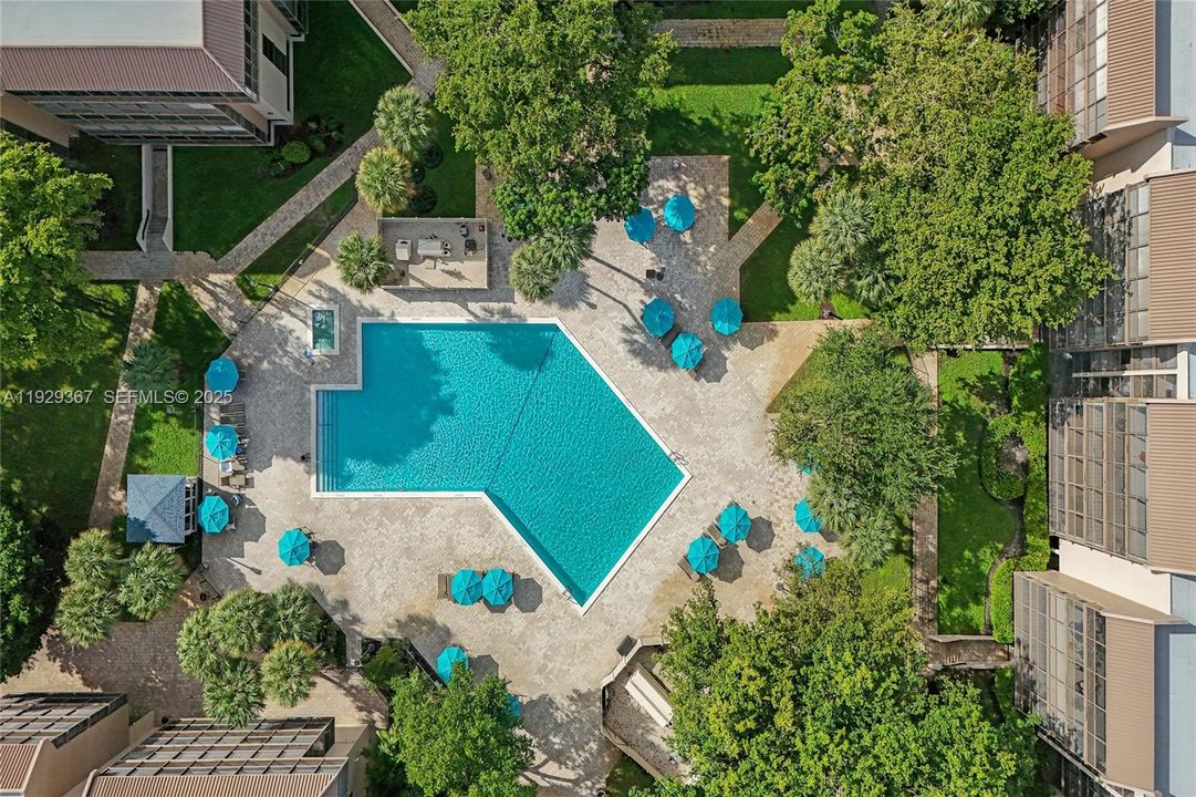 For Sale: $339,900 (2 beds, 2 baths, 1383 Square Feet)