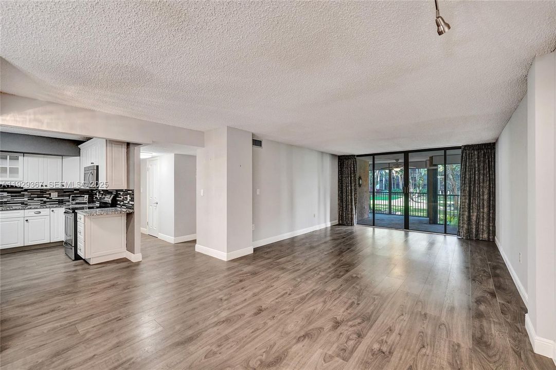 For Sale: $339,900 (2 beds, 2 baths, 1383 Square Feet)