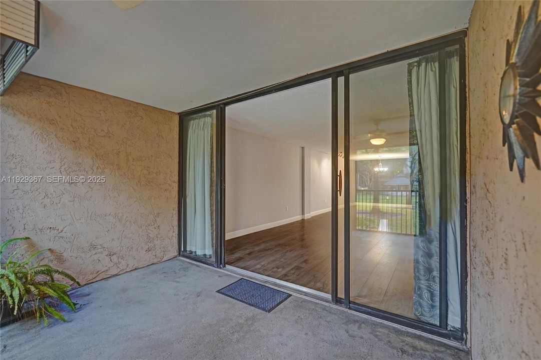 For Sale: $339,900 (2 beds, 2 baths, 1383 Square Feet)