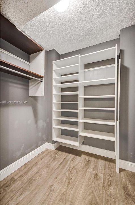 For Sale: $339,900 (2 beds, 2 baths, 1383 Square Feet)