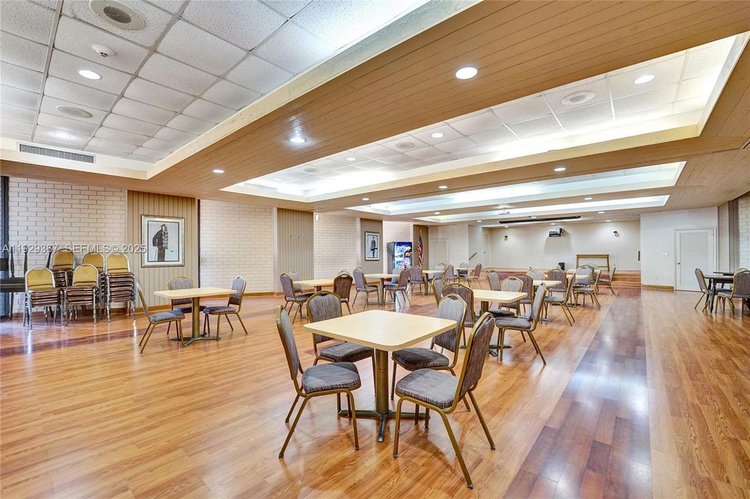 For Sale: $339,900 (2 beds, 2 baths, 1383 Square Feet)