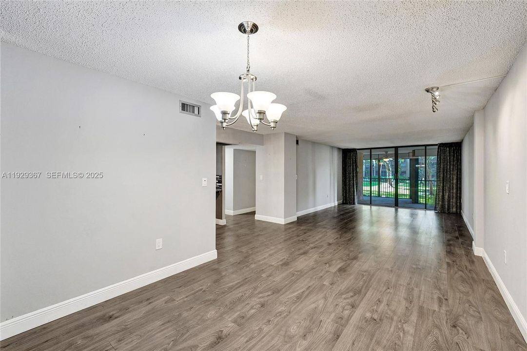 For Sale: $339,900 (2 beds, 2 baths, 1383 Square Feet)