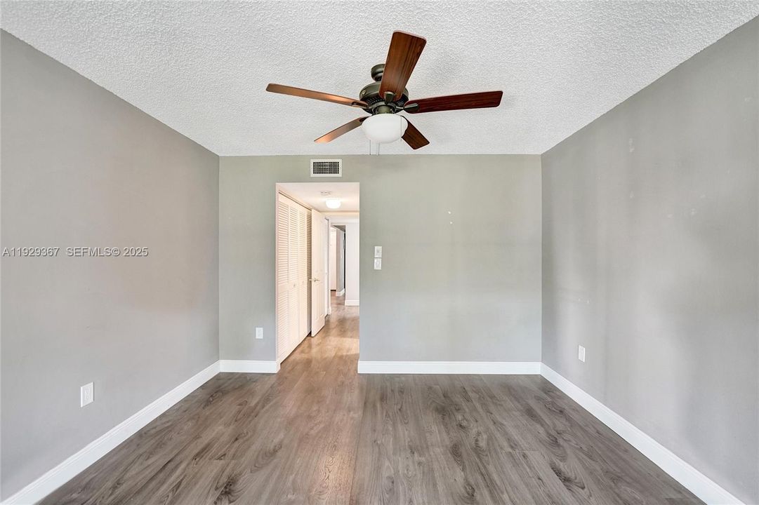 For Sale: $339,900 (2 beds, 2 baths, 1383 Square Feet)