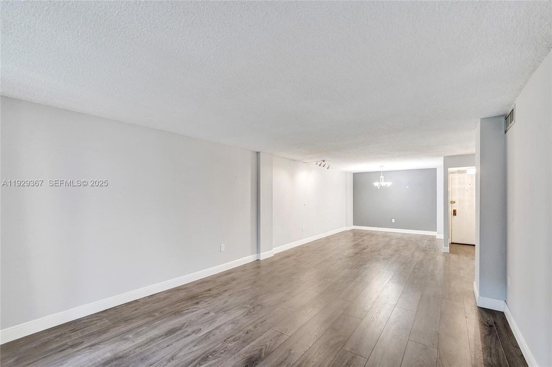 For Sale: $339,900 (2 beds, 2 baths, 1383 Square Feet)