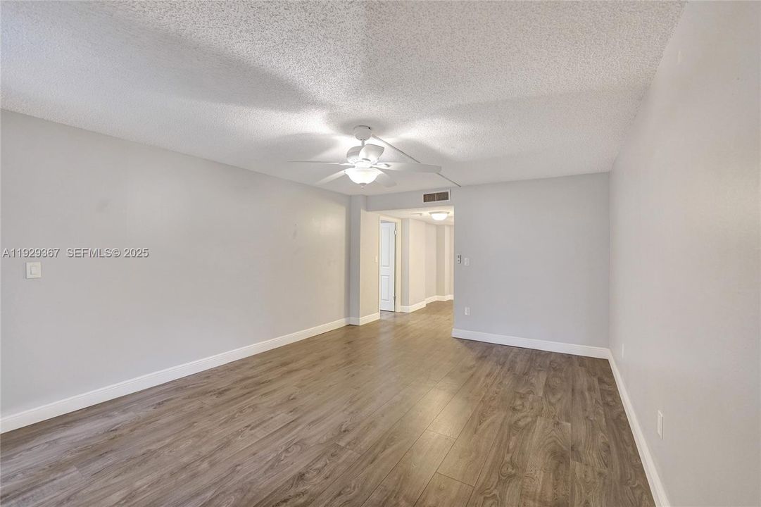 For Sale: $339,900 (2 beds, 2 baths, 1383 Square Feet)