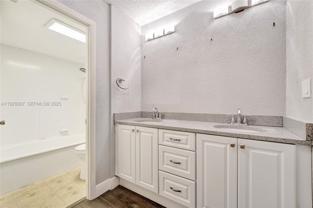 For Sale: $339,900 (2 beds, 2 baths, 1383 Square Feet)