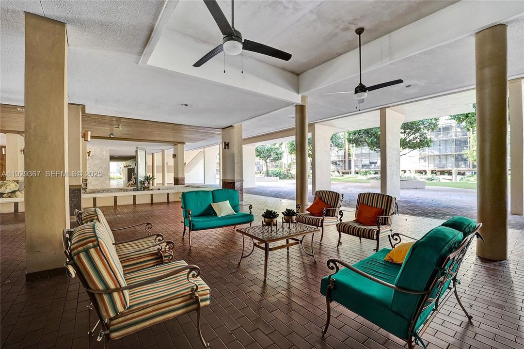 For Sale: $339,900 (2 beds, 2 baths, 1383 Square Feet)