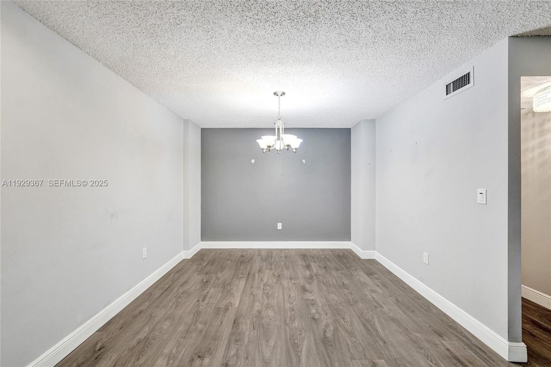 For Sale: $339,900 (2 beds, 2 baths, 1383 Square Feet)