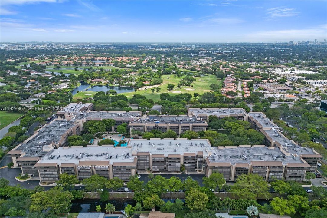 For Sale: $339,900 (2 beds, 2 baths, 1383 Square Feet)