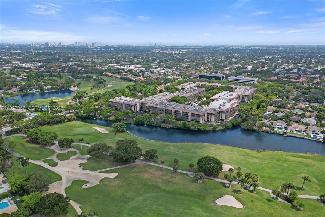 For Sale: $339,900 (2 beds, 2 baths, 1383 Square Feet)