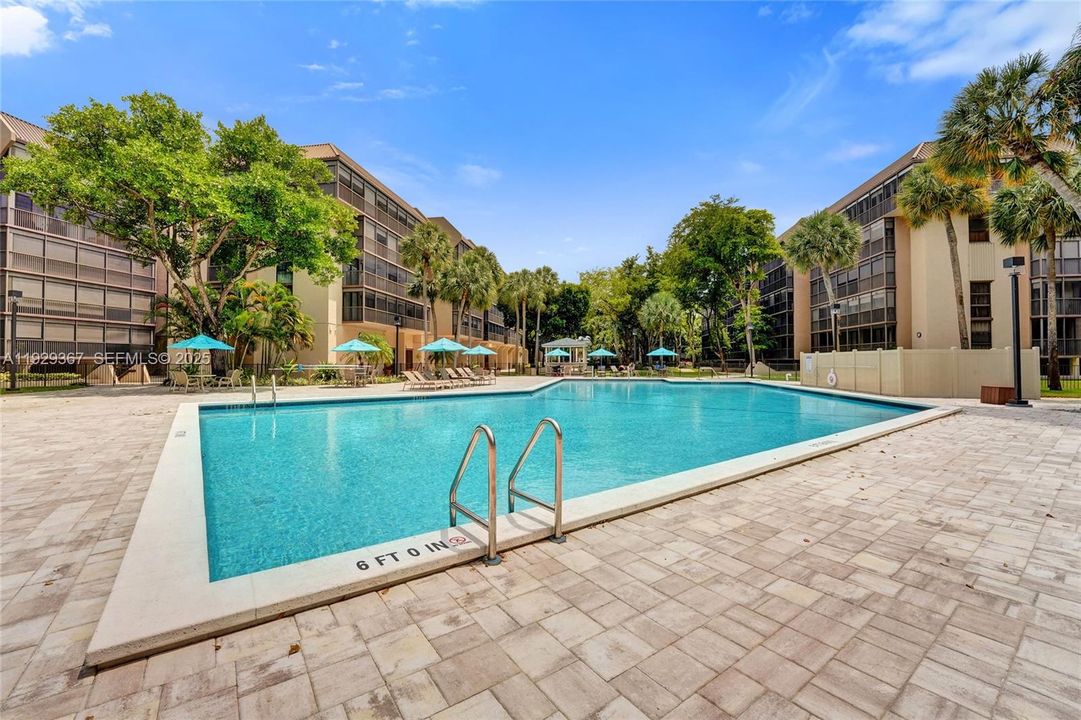 For Sale: $339,900 (2 beds, 2 baths, 1383 Square Feet)