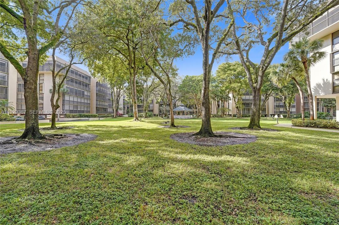 For Sale: $339,900 (2 beds, 2 baths, 1383 Square Feet)