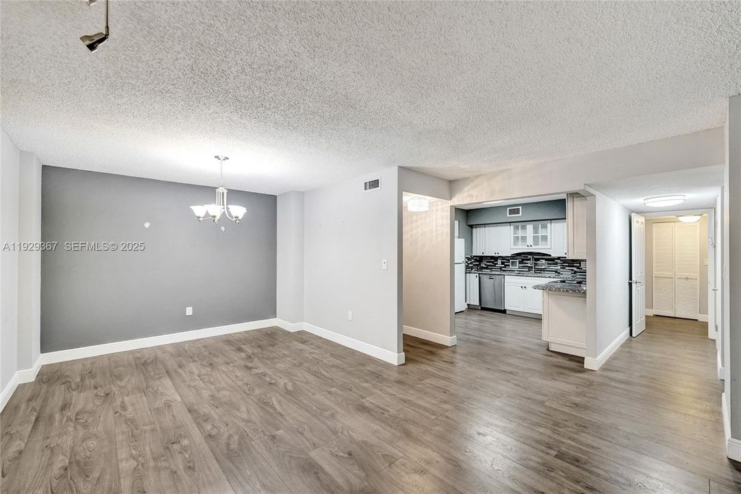 For Sale: $339,900 (2 beds, 2 baths, 1383 Square Feet)