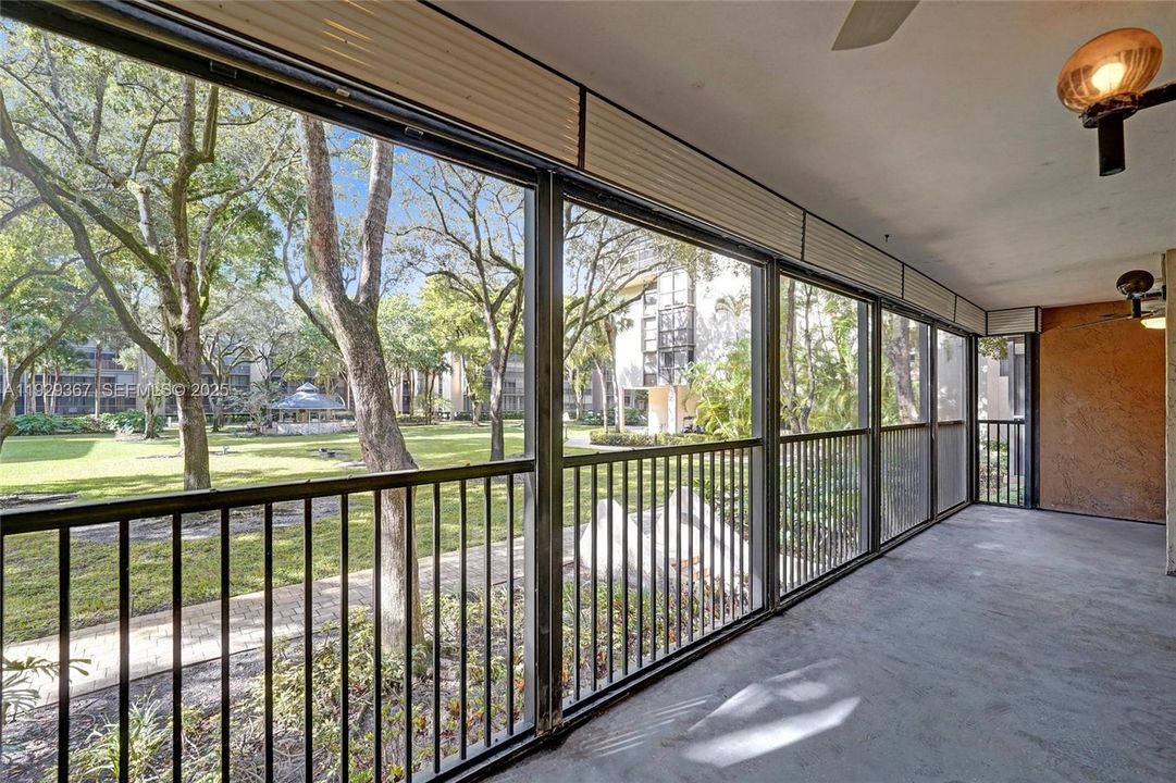 For Sale: $339,900 (2 beds, 2 baths, 1383 Square Feet)