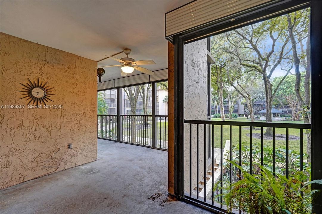 For Sale: $339,900 (2 beds, 2 baths, 1383 Square Feet)