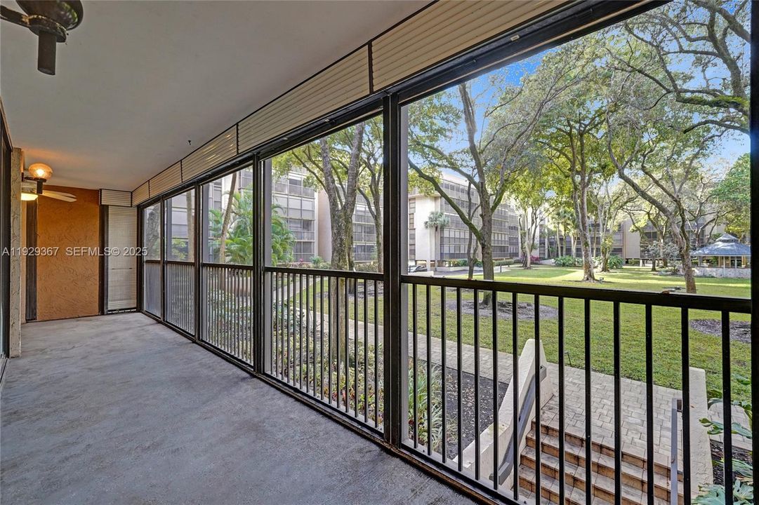 For Sale: $339,900 (2 beds, 2 baths, 1383 Square Feet)