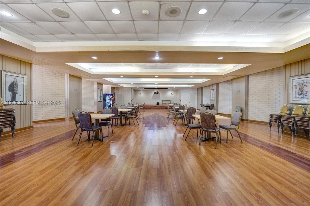 For Sale: $339,900 (2 beds, 2 baths, 1383 Square Feet)