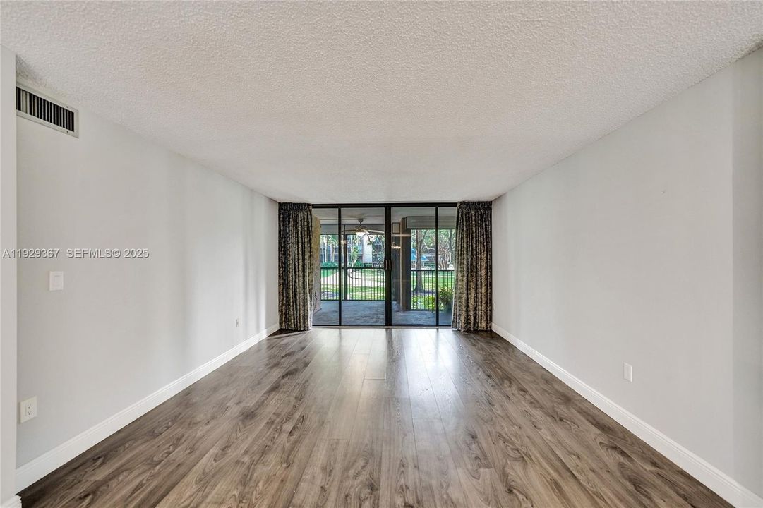 For Sale: $339,900 (2 beds, 2 baths, 1383 Square Feet)