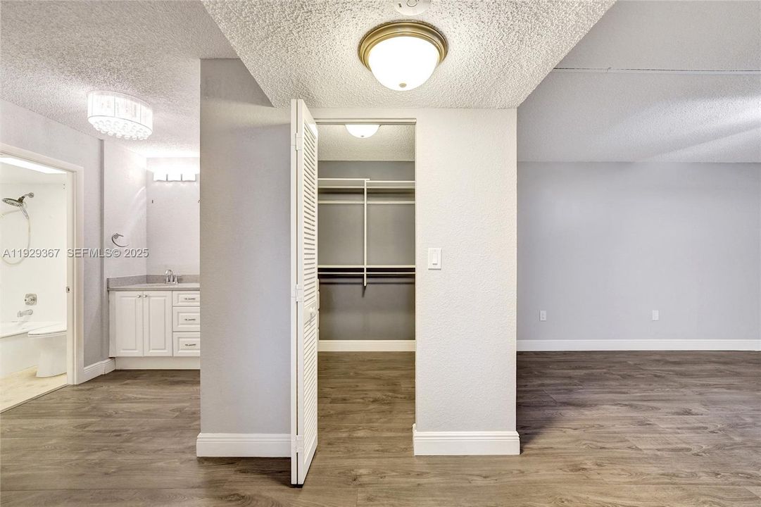 For Sale: $339,900 (2 beds, 2 baths, 1383 Square Feet)