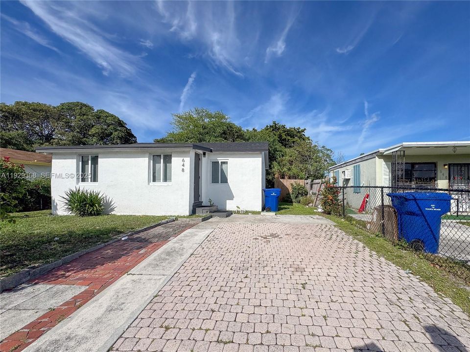 En Venta: $275,000 (3 camas, 1 baños, 572 Pies cuadrados)