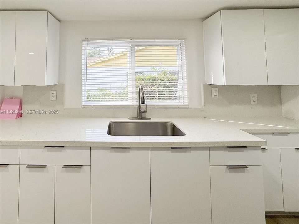 En Venta: $275,000 (3 camas, 1 baños, 572 Pies cuadrados)