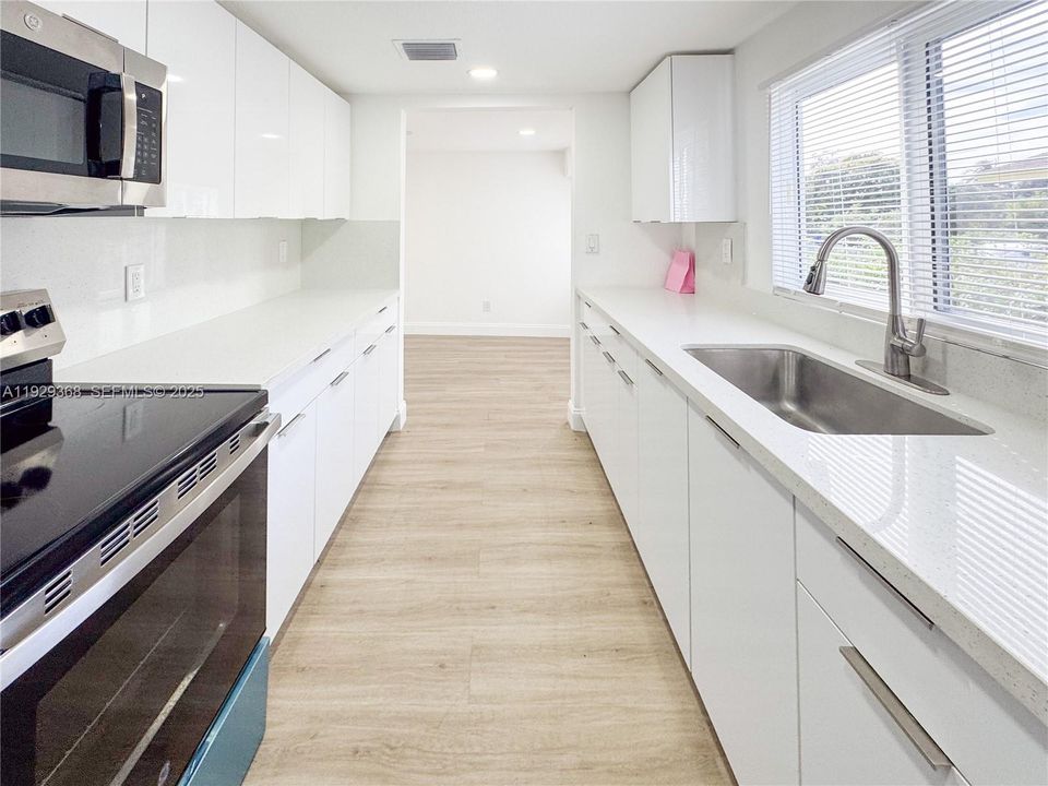 En Venta: $275,000 (3 camas, 1 baños, 572 Pies cuadrados)