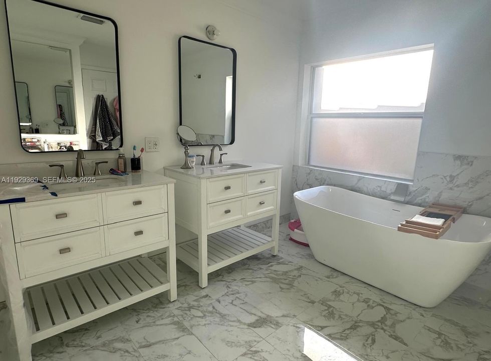 For Sale: $699,900 (4 beds, 2 baths, 2062 Square Feet)