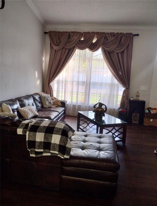 For Sale: $699,900 (4 beds, 2 baths, 2062 Square Feet)