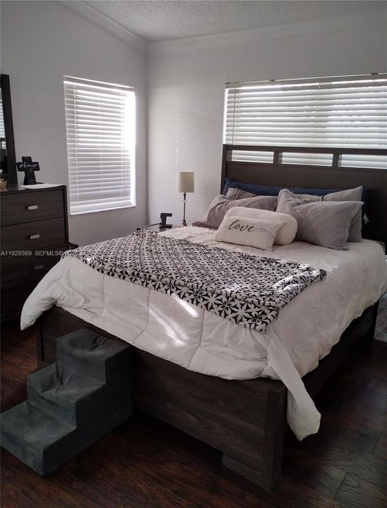 For Sale: $699,900 (4 beds, 2 baths, 2062 Square Feet)