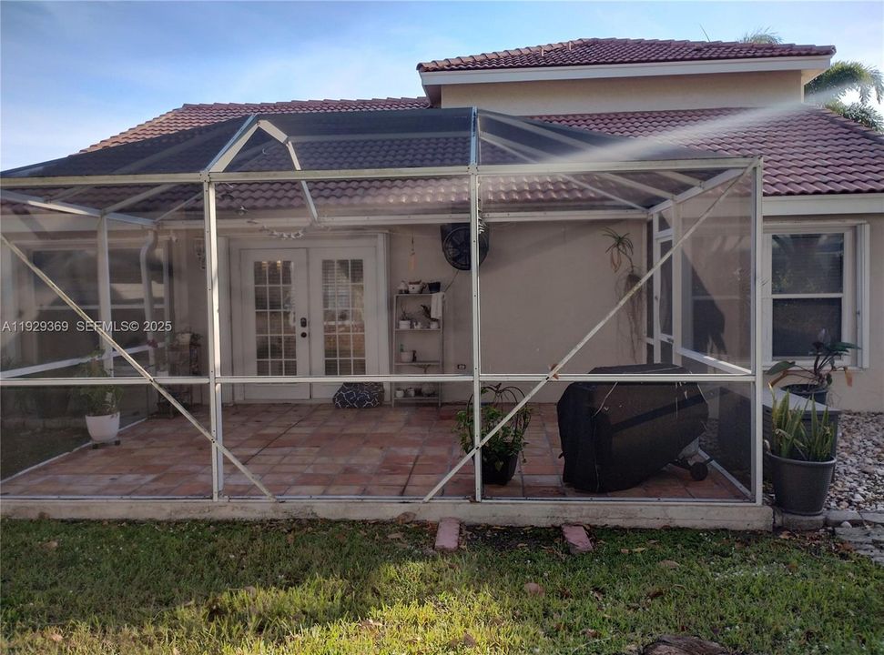 For Sale: $699,900 (4 beds, 2 baths, 2062 Square Feet)