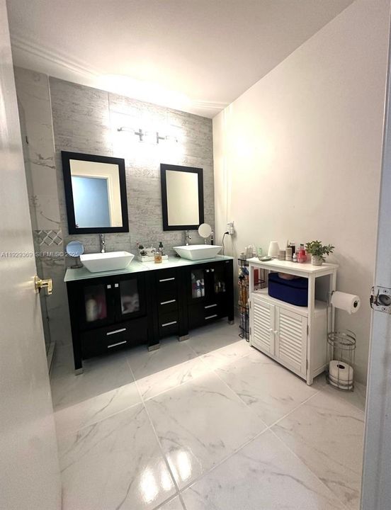 For Sale: $699,900 (4 beds, 2 baths, 2062 Square Feet)