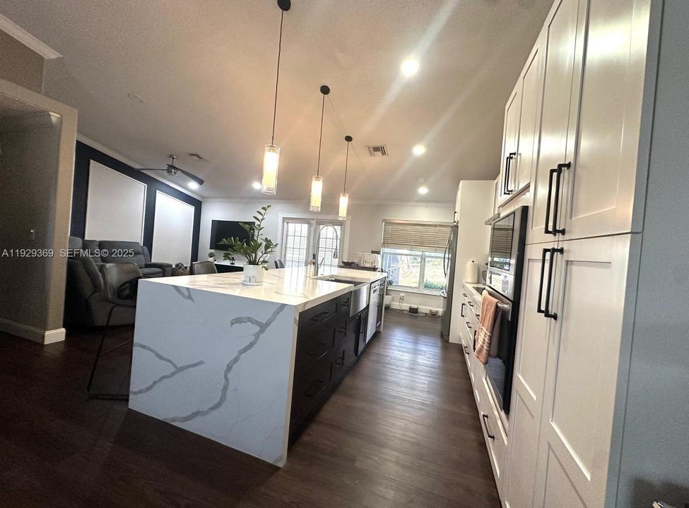 For Sale: $699,900 (4 beds, 2 baths, 2062 Square Feet)