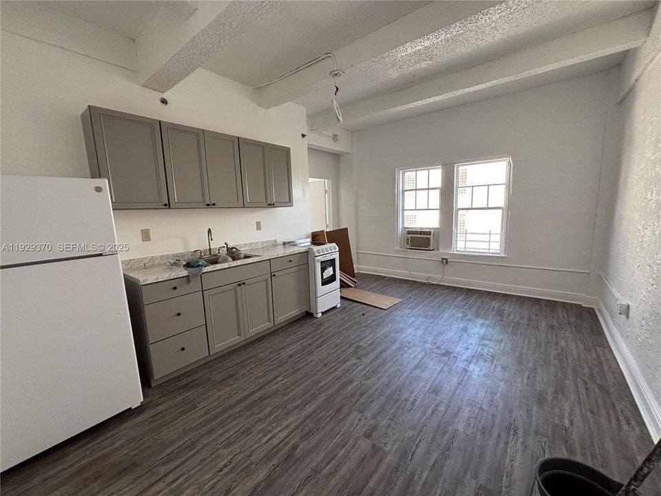 В аренду: $1,600 (1 спален, 1 ванн, 600 Квадратных фут)