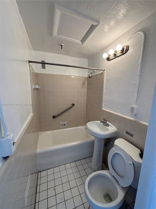 В аренду: $1,600 (1 спален, 1 ванн, 600 Квадратных фут)