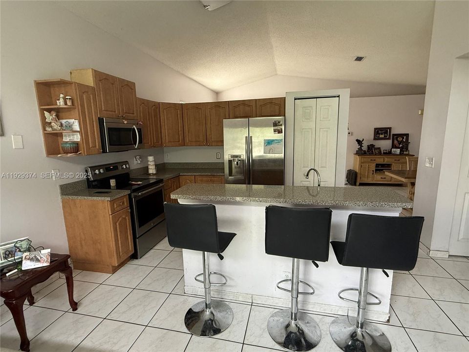 For Sale: $569,000 (4 beds, 2 baths, 1477 Square Feet)