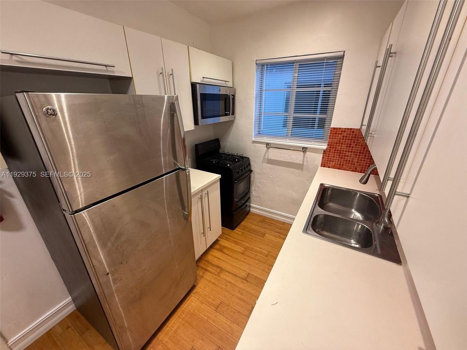 For Sale: $199,000 (0 beds, 1 baths, 387 Square Feet)