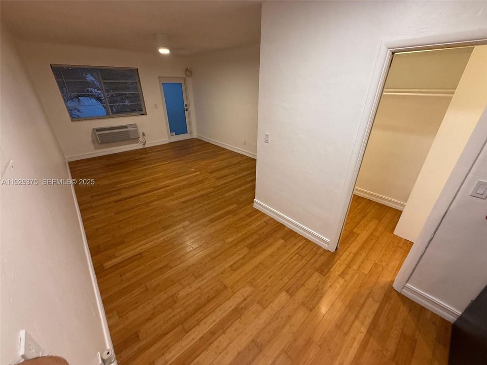 For Sale: $199,000 (0 beds, 1 baths, 387 Square Feet)