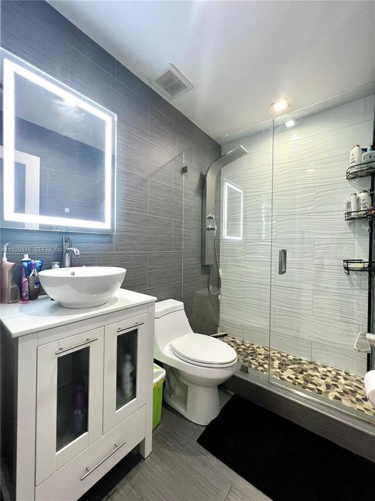 出租: $2,750 (2 贝兹, 1 浴室, 950 平方英尺)