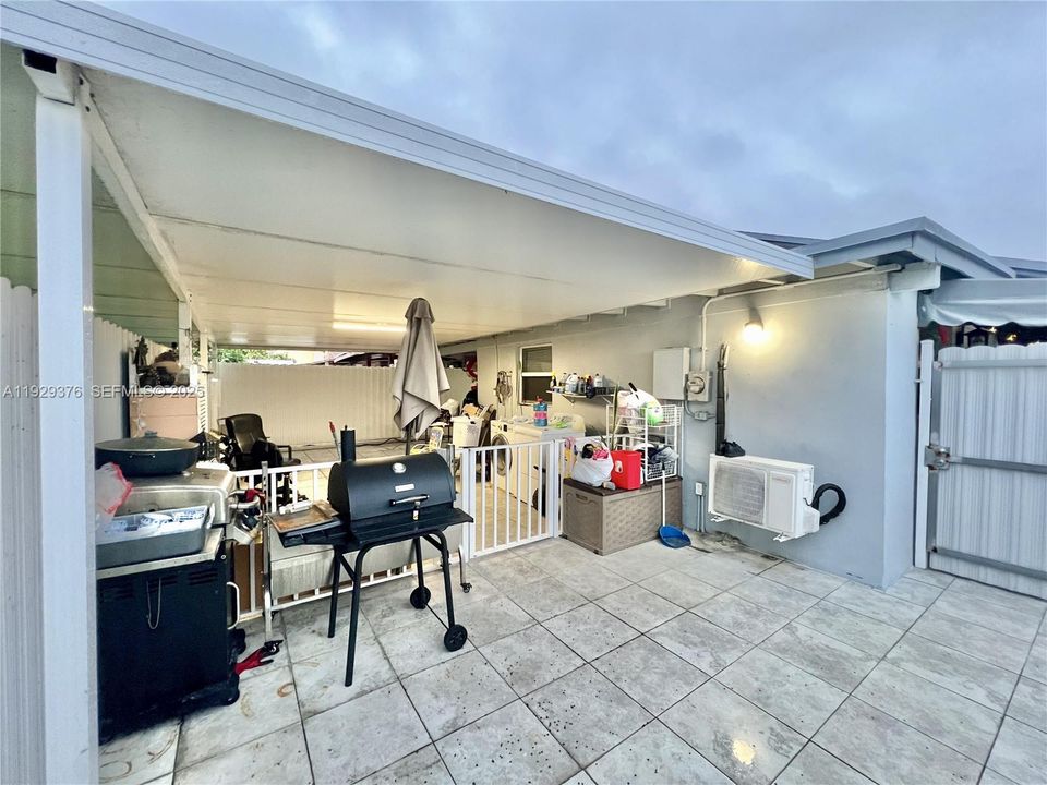 出租: $2,750 (2 贝兹, 1 浴室, 950 平方英尺)