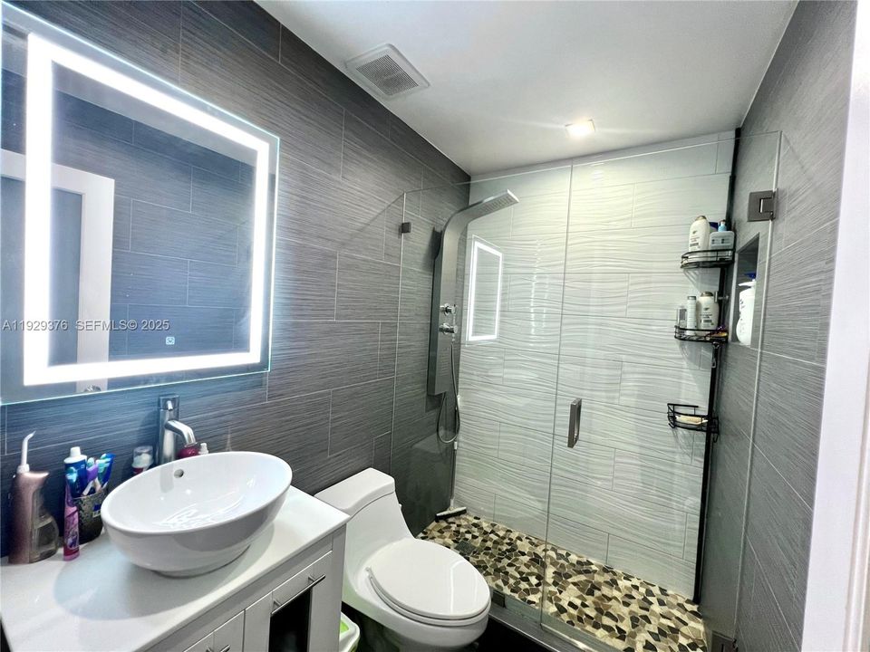 出租: $2,750 (2 贝兹, 1 浴室, 950 平方英尺)