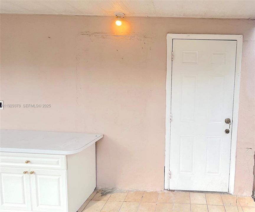 В аренду: $1,700 (1 спален, 1 ванн, 765 Квадратных фут)