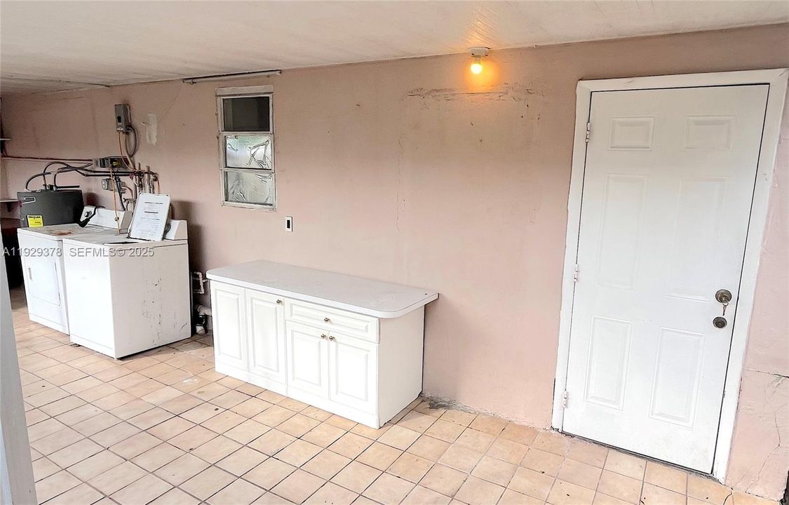 В аренду: $1,700 (1 спален, 1 ванн, 765 Квадратных фут)