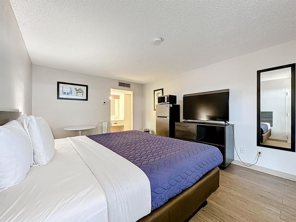 King Room - Stayable Jacksonville West-4