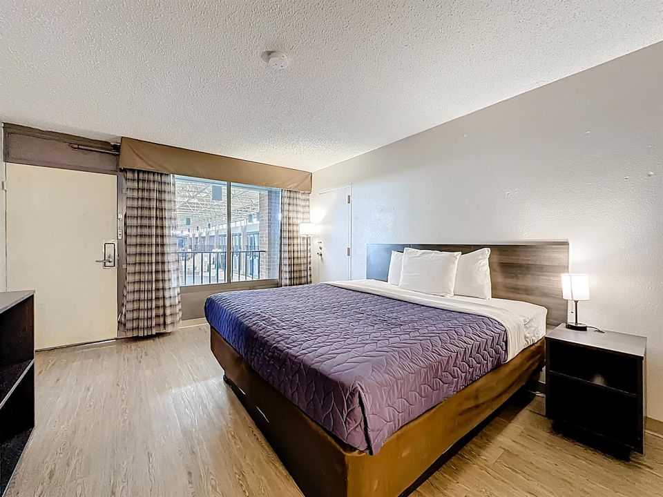 King Room - Stayable Jacksonville West-2