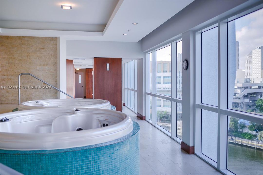 На продажу: $675,000 (2 спален, 2 ванн, 1058 Квадратных фут)