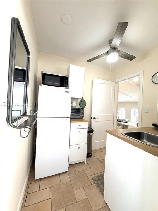 For Rent: $1,400 (0 beds, 1 baths, 313 Square Feet)