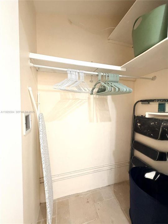 For Rent: $1,400 (0 beds, 1 baths, 313 Square Feet)